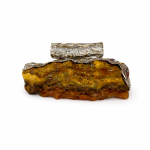 Srebrna zawieszka z bursztynem